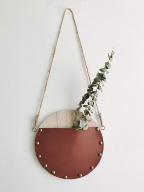 Handmade Boho Leather Wall Pocket Wall Hanging Decorative
Storage Organizer,Natural Rustic Wall Plant Holder Pouch,Small Wall
Displsy